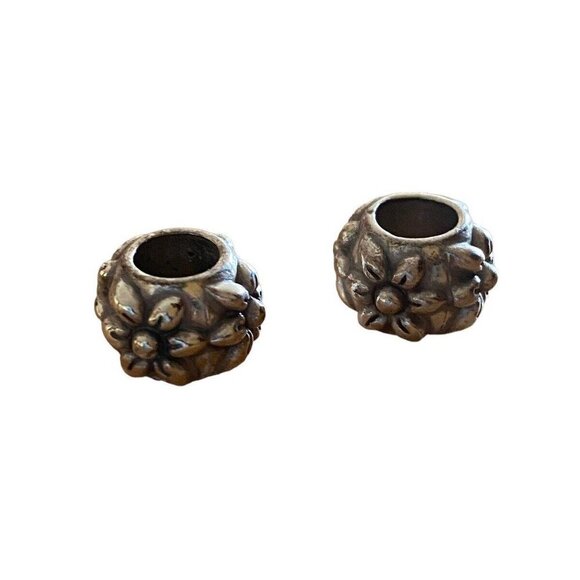 Lot of 2 BRIGHTON Raised Daisy Circle of Flowers Spacer Charms - Picture 1 of 5